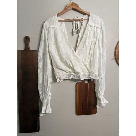 Anthropologie Ivory Floral Jacquard Ruffle V-Neck Wrap Cropped Blouse Medium NWT - Picture 1 of 6